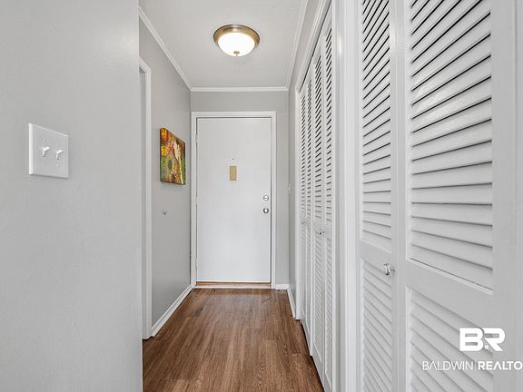 5th image of 1061 Sea Cliff Dr N #2B