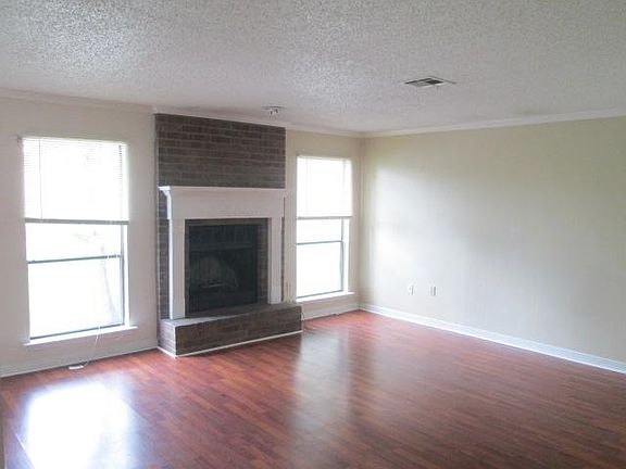 2nd image of 1556 Savannah Dr