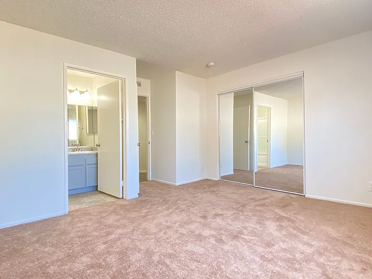 Farmdale Court Apartments — Photo 45