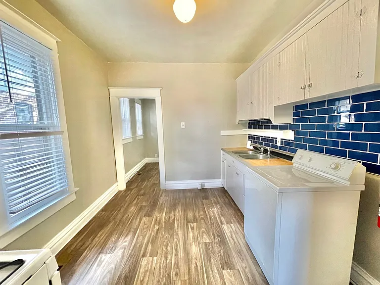 1453 S Clarkson St — Photo 11