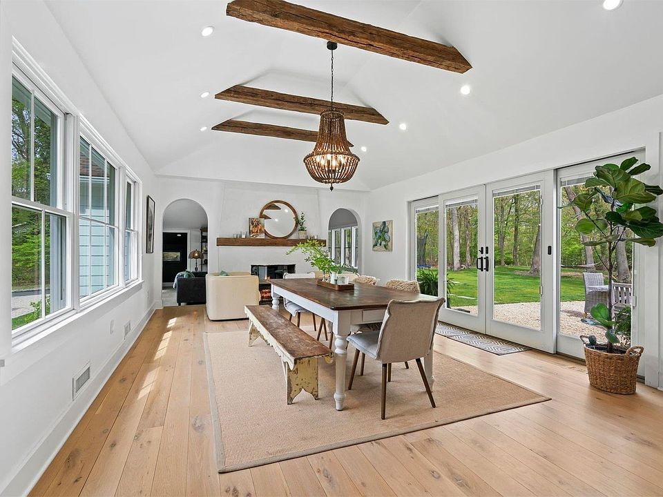 1st image of 2 Knoll Court