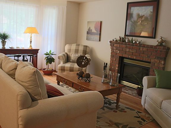 3rd image of 5612 Whispering Pine Dr NE