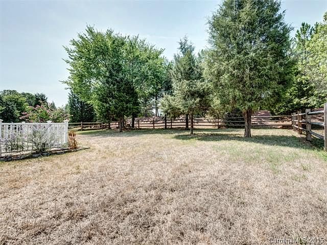 2nd image of 1011 Spanish Moss Rd
