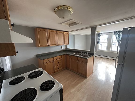 4th image of 79 Birch St #2
