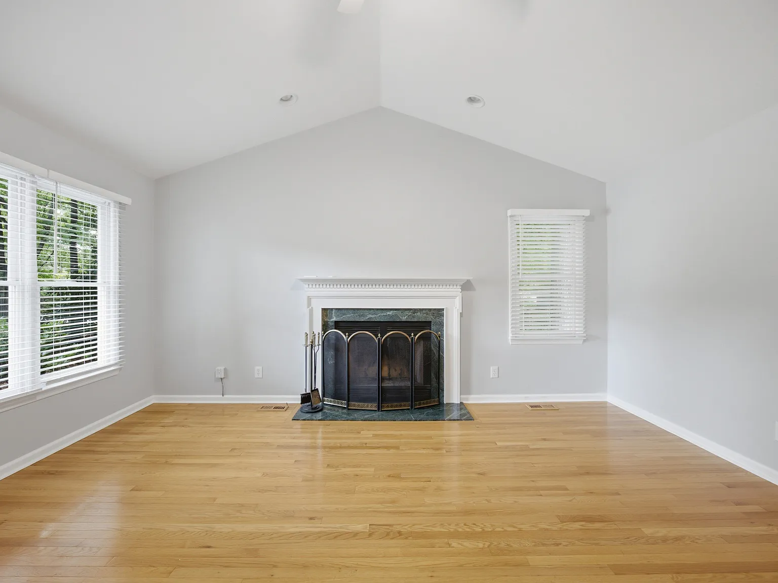 3 bed, 1165 sqft, $2,495 — Photo 4