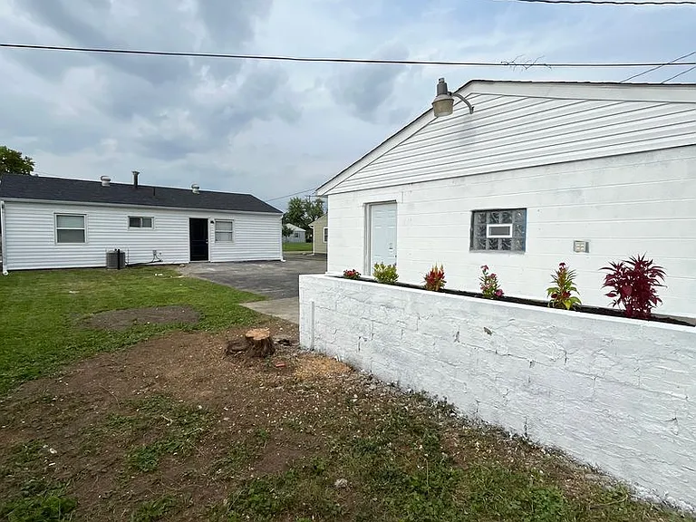 2083 Penrose Dr — Photo 17