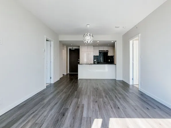 3096 Windsor Gate #2202, Coquitlam, BC V3B 0P4