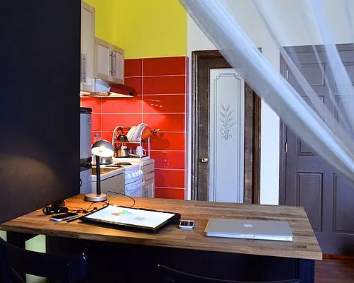 Rented by Perry Associates NYC Inc | media 1