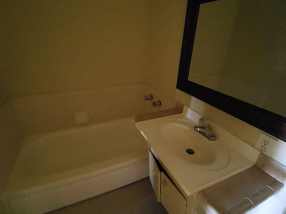 3rd image of 1148 W Huntington Dr #23