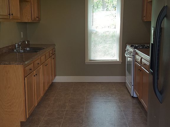 4th image of 84 Barnhart Dr
