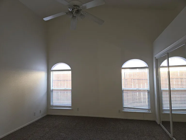 142 Forest Dr — Photo 4