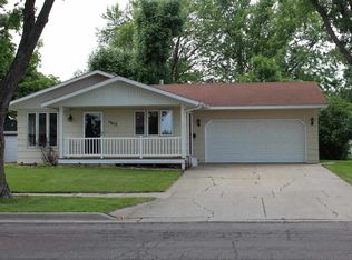 1617 N Burlington Ave, Worthington, MN 56187