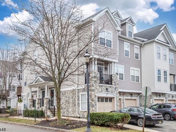 2nd image of 182 Winchester Ct