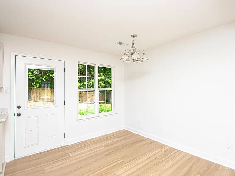 315 Autumn Dr — Photo 8