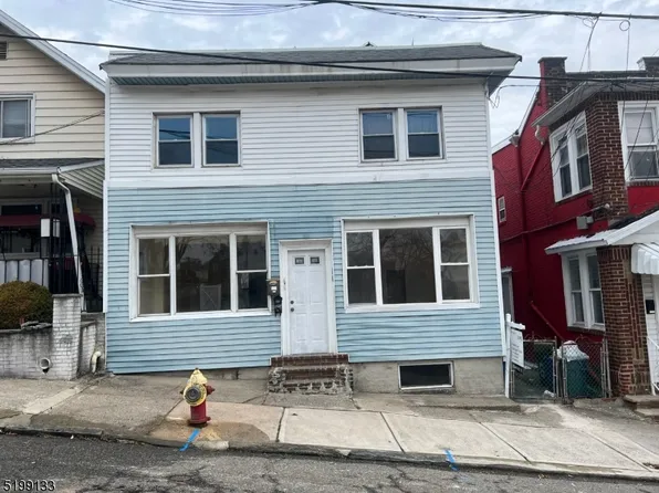 20 Wickham St, Passaic City, NJ 07055