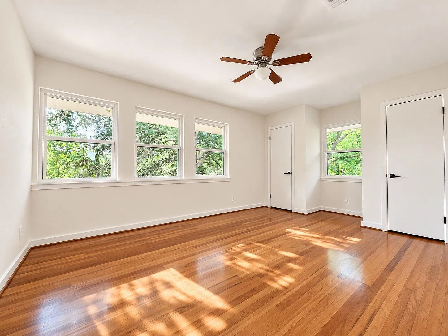 2 bed, 1.0 bath, 936 sqft, $1,900 — Photo 2