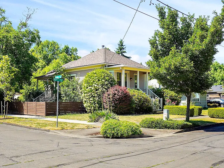 295 22nd St SE — Photo 25