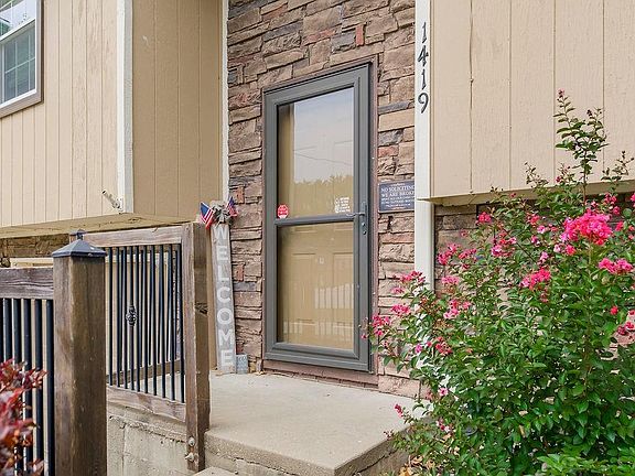 2nd image of 1419 E 1st St