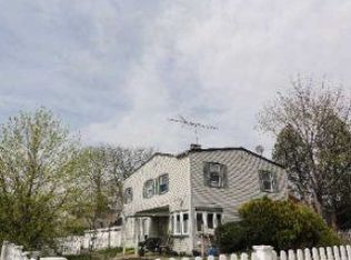 27 Grey Ln, Levittown, NY 11756