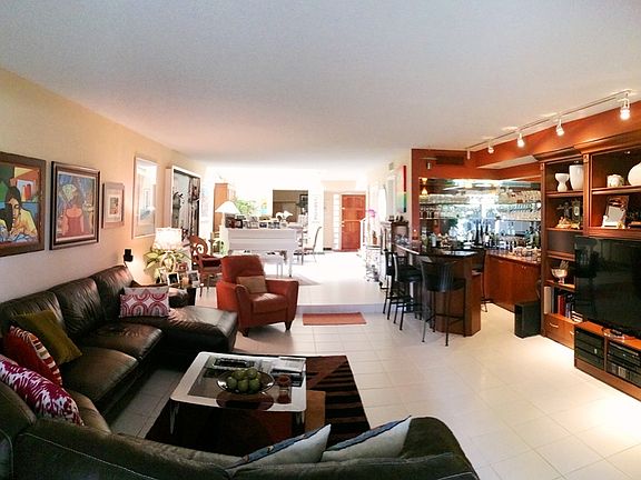 4th image of 20324 NE 34th Ct #30