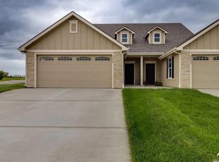 2806 Chasehire Dr, Lawrence, KS 66046