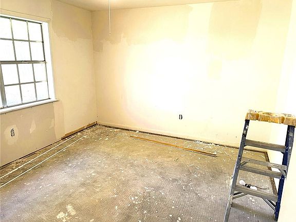 5th image of 714 Parkway Dr
