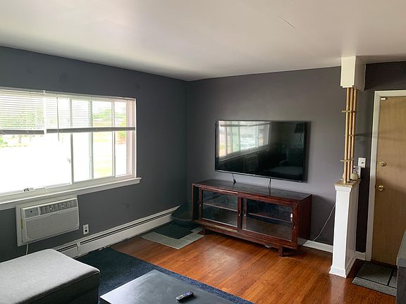 Spacious Living Room W/Grey Accent Walls