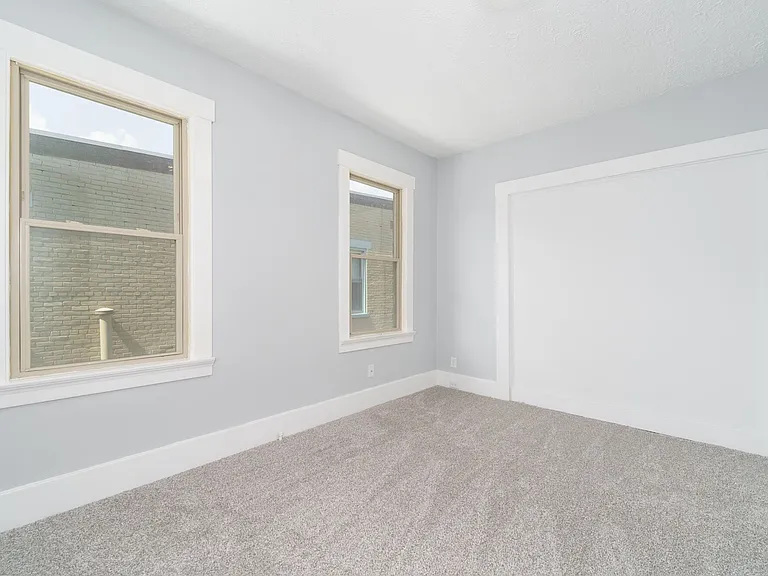 329 W 21st St — Photo 8