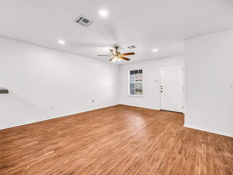 19839 Clayton St #1111 — Photo 8