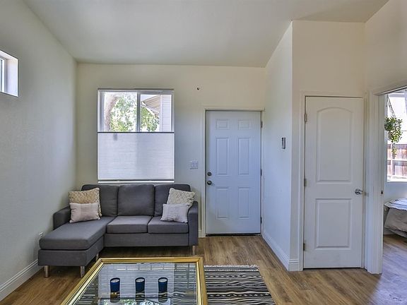 3rd image of 2603 Yale Alley 26th St