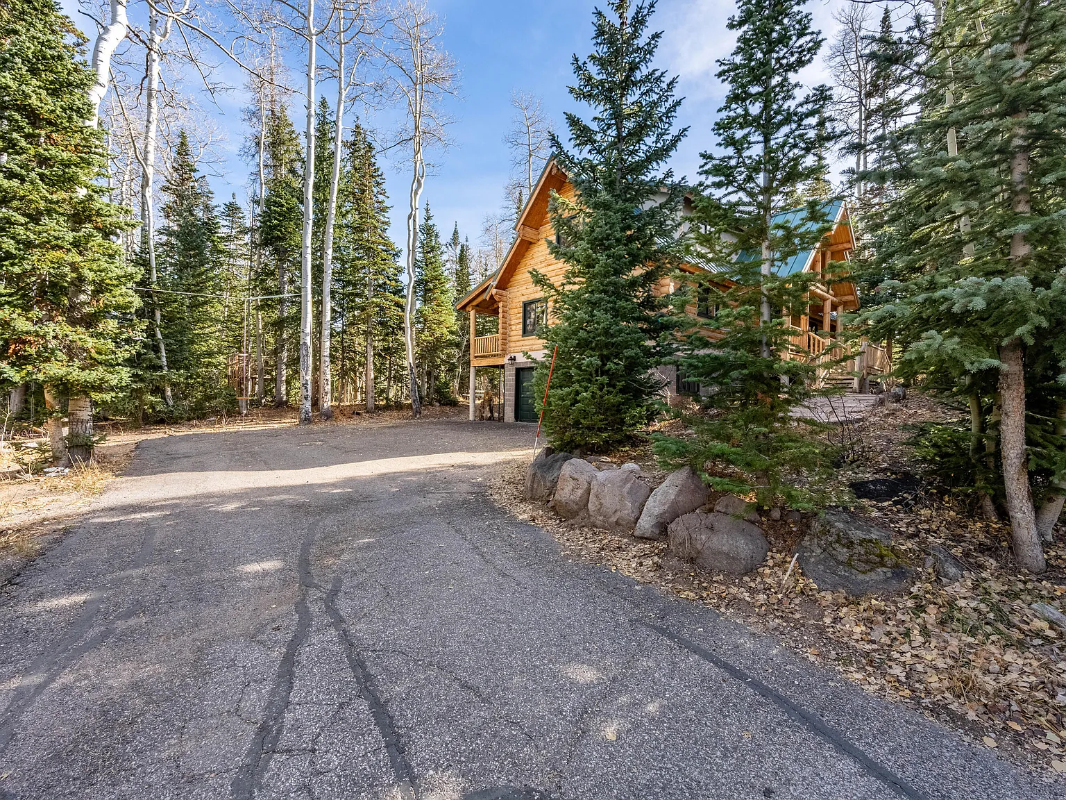 4 bed, 3.5 bath, 3440 sqft — Photo 4