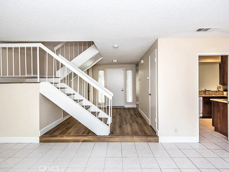 21 Ashbrook #102 — Photo 8