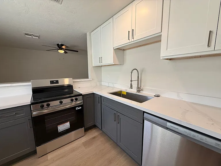 1402-1406 E Roosevelt St — Photo 18