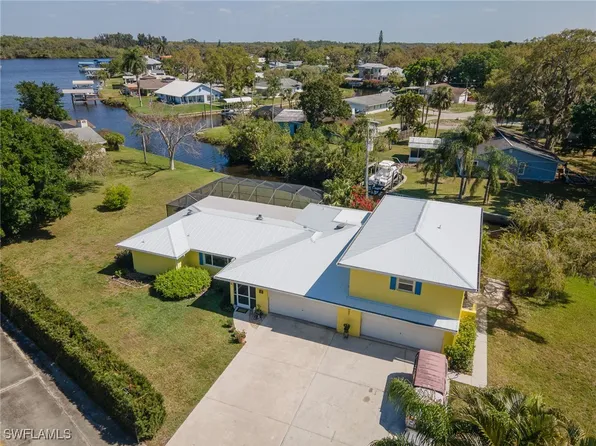 2216 Violet Dr, Fort Myers, FL 33905