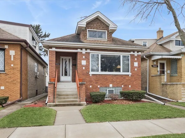 7925 W Cressett Dr, Chicago, IL 60707