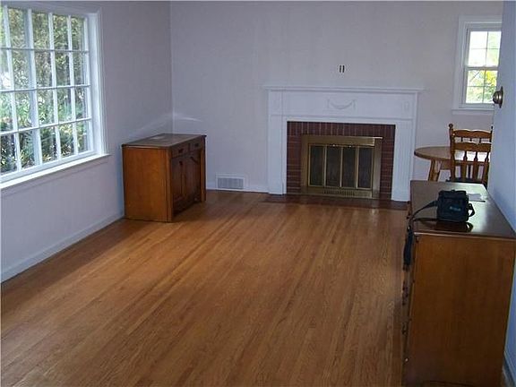 2nd image of 31 Hotchkiss Cir