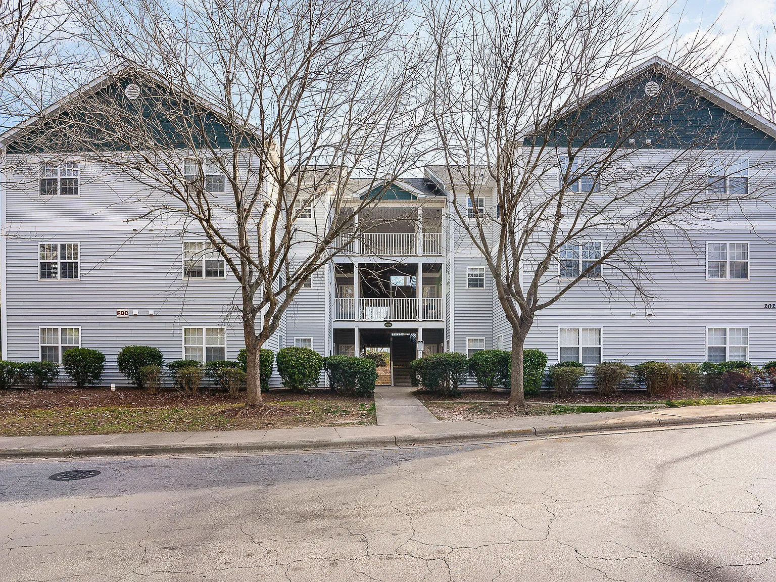 4 bed, 1391 sqft, $625 — Photo 1