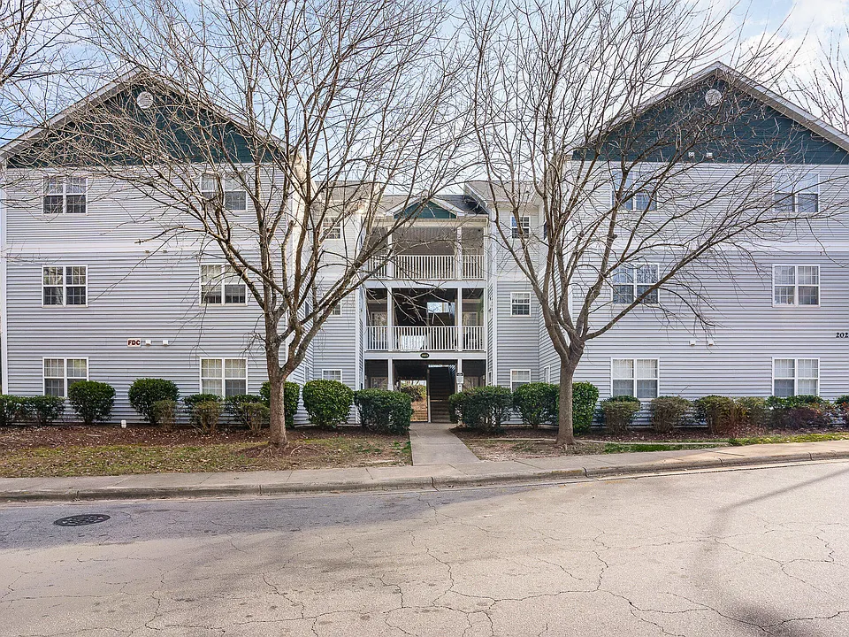 2011 Wolfmill Dr