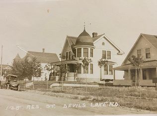 822 5th St NE, Devils Lake, ND 58301