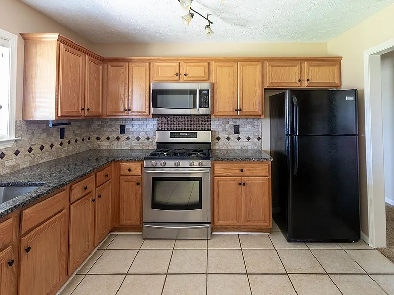 825 Bluegrass Dr — Photo 5