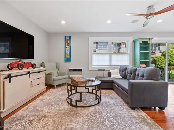 37 Woodway Road APT B2, Stamford, CT 06907