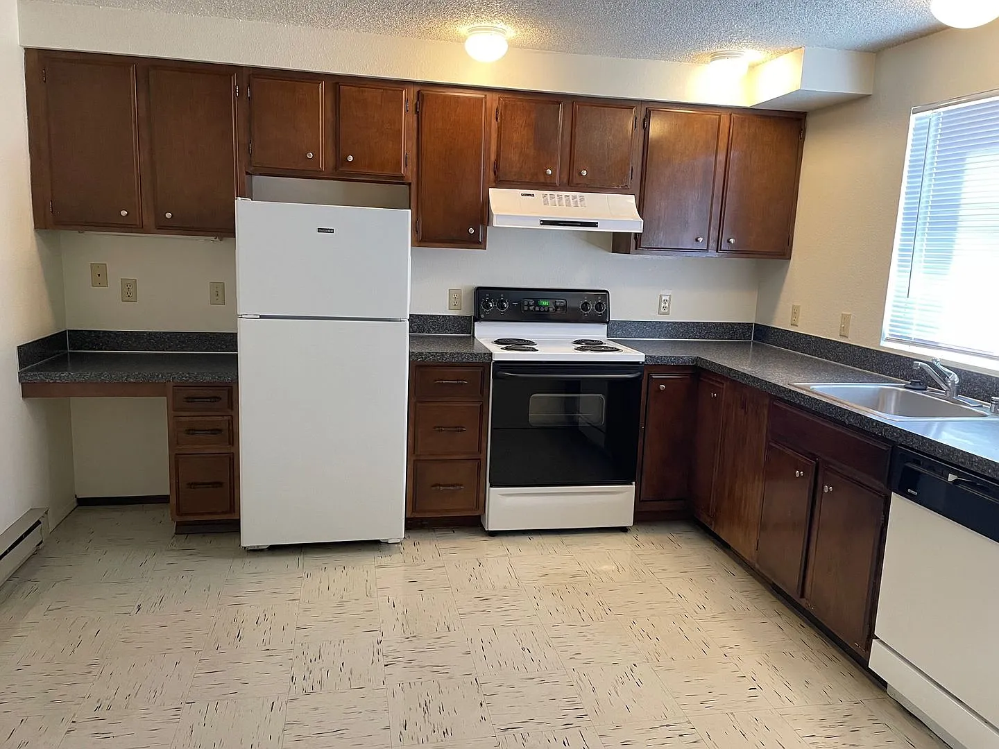 Spacious Apartments with Parking & Storage in Prime Location — Photo 3