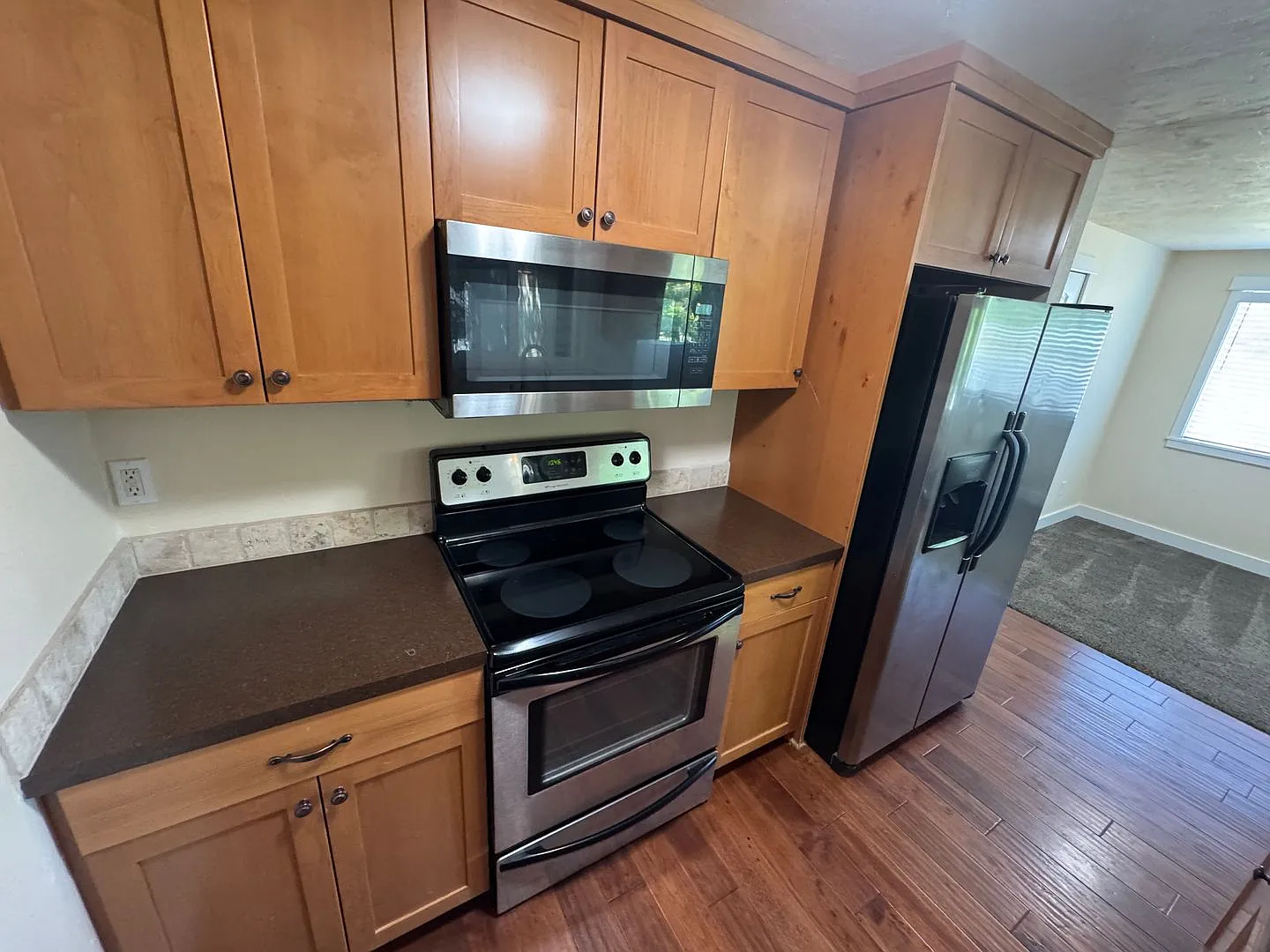 (963) 2850 Newton Place - 3brdm/1.5 Bath Condo — Photo 3