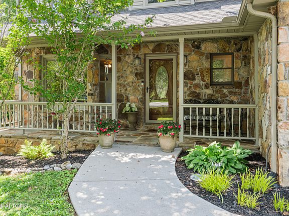 5th image of 839 Somerset Dr