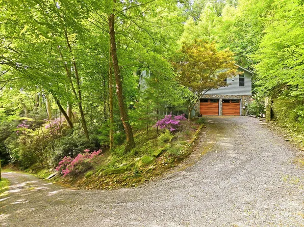 63 Chestnut Forest Rd, Fairview, NC 28730