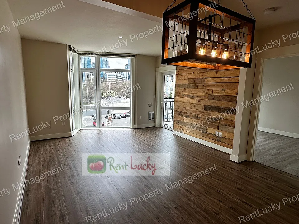 699 John St #419