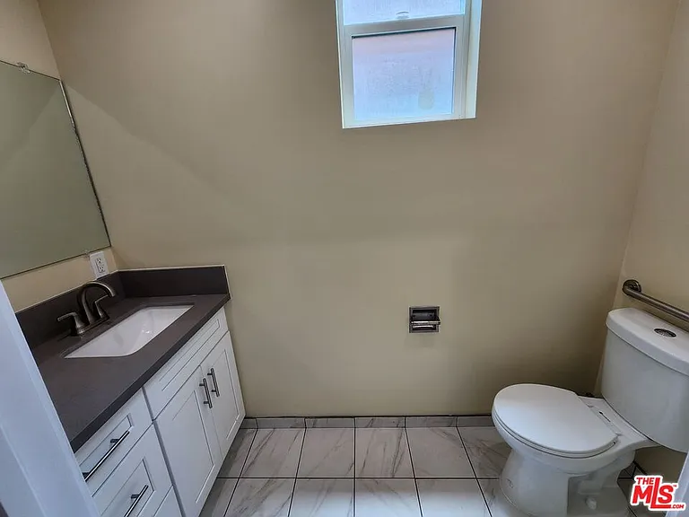 2726 S Cochran Ave #101 — Photo 4