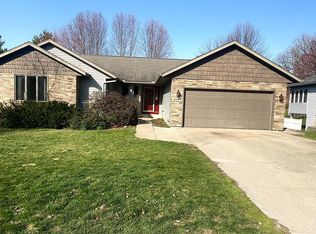 2006 Lynncrest Dr, Coralville, IA 52241