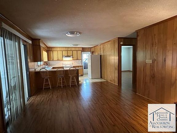 3rd image of 7081 Fairystone Park Hwy