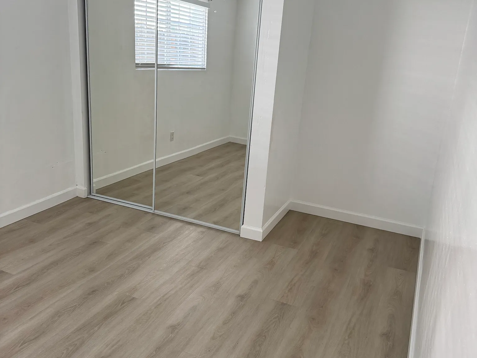 2 bed, 900 sqft, $2,400 — Photo 2